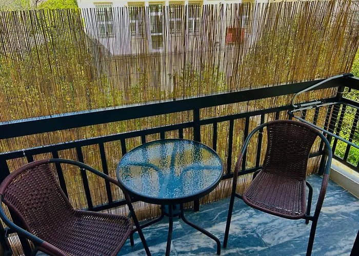 House Two Κάρυστος